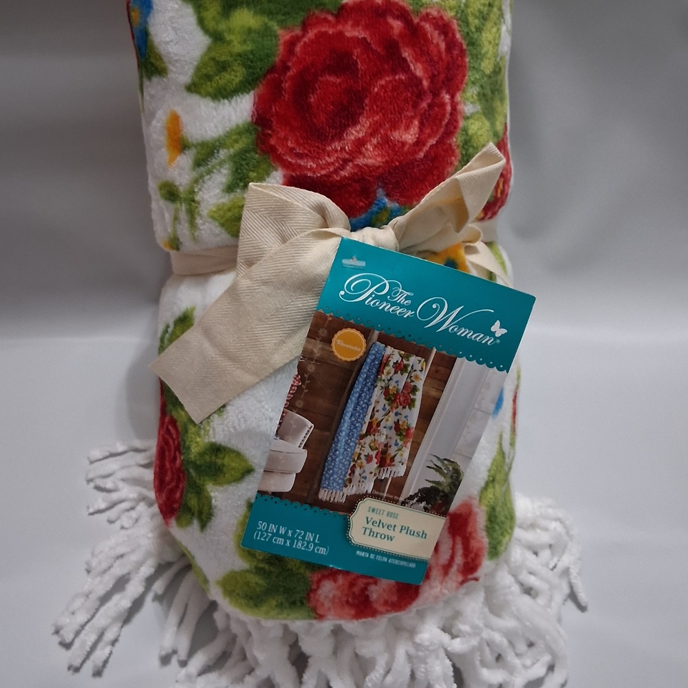 The Pioneer Woman Floral Velvet Plush Blanket